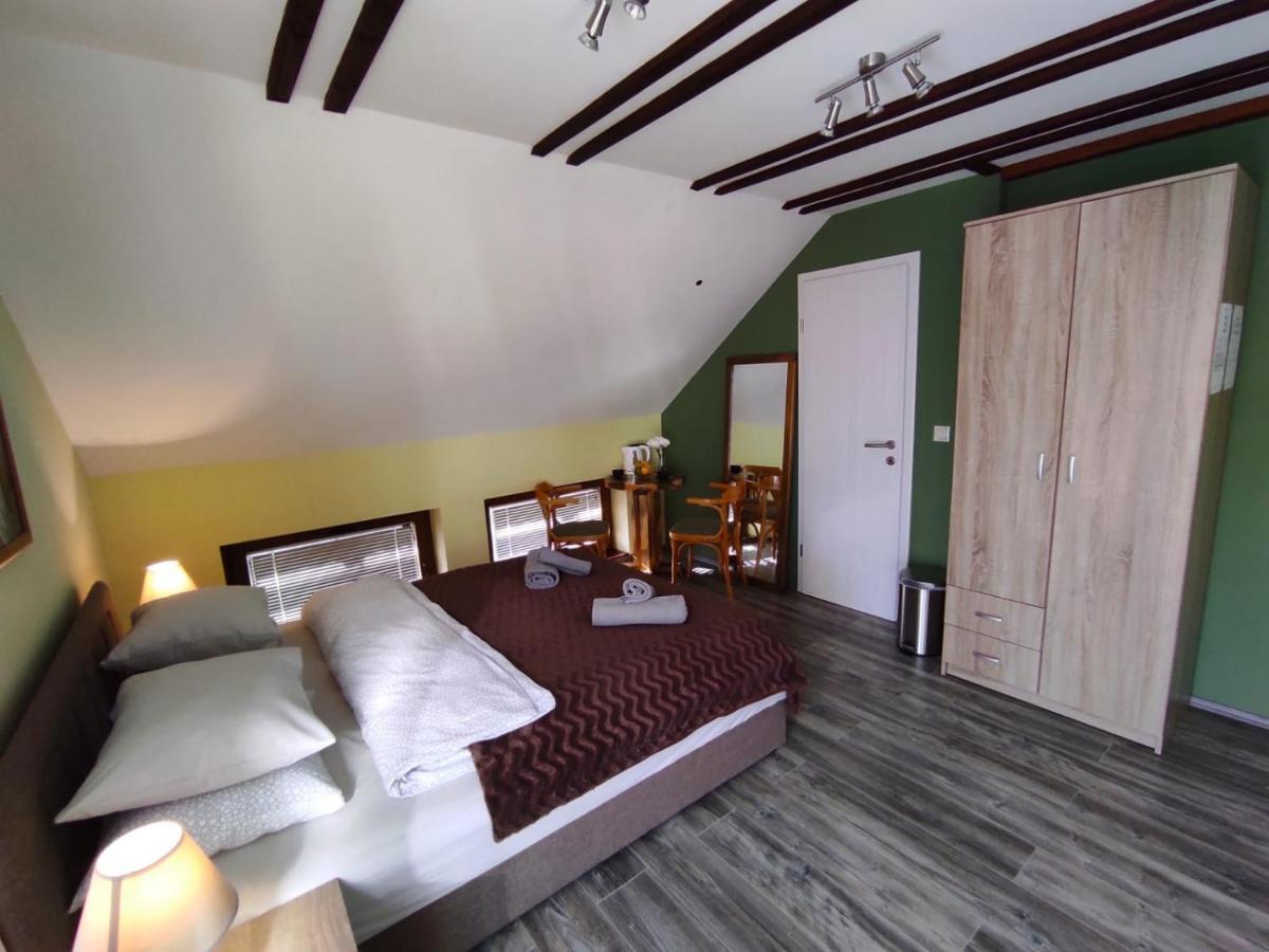 Accommodation "Old Town Dreznik" Rakovica Exterior photo